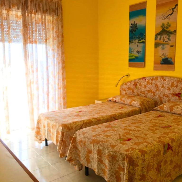 Gianni House Backpackers Hostel - Camera Doppia con Letti Singoli - 1