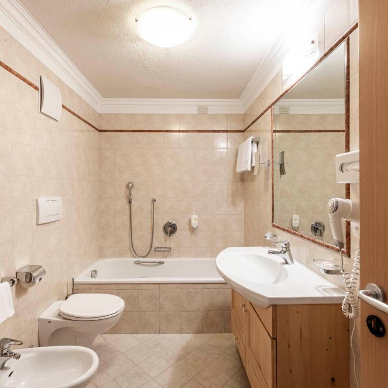 Residence Cesa Rives - Appartamento con 2 Camere da Letto e Terrazza - 6