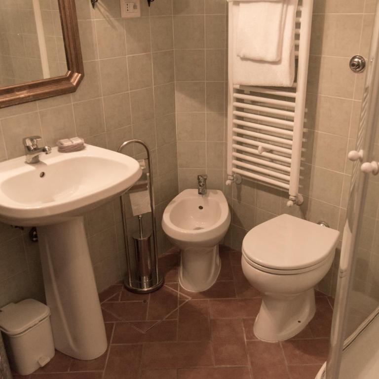 Residenza D'Epoca Palazzo Buonaccorsi - Camera Matrimoniale con Bagno - 11