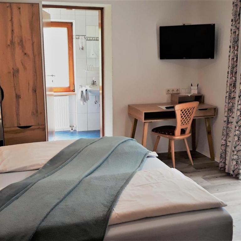 Apart-Pension Oberreiter - Comfort Doppel-/Zweibettzimmer mit Balkon - 13