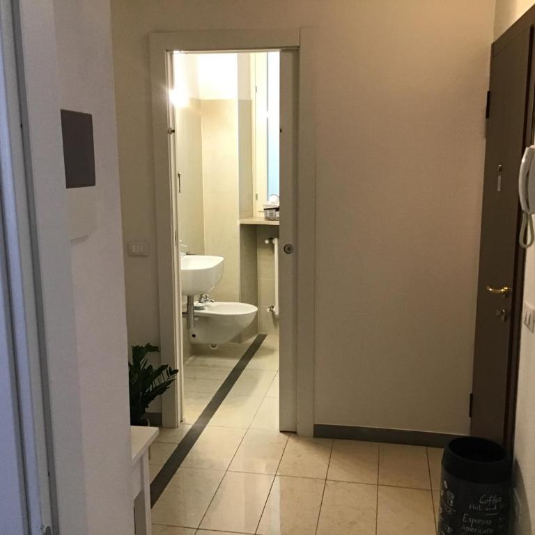 A due passi da Giulietta-Casa Montecchi - Double Room with Private External Bathroom - 7