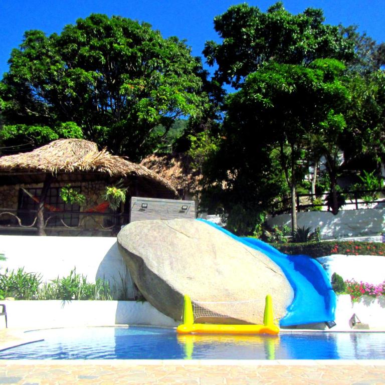 Villa Cata Hotel - Habitación con cama extragrande y vistas a la piscina - 1
