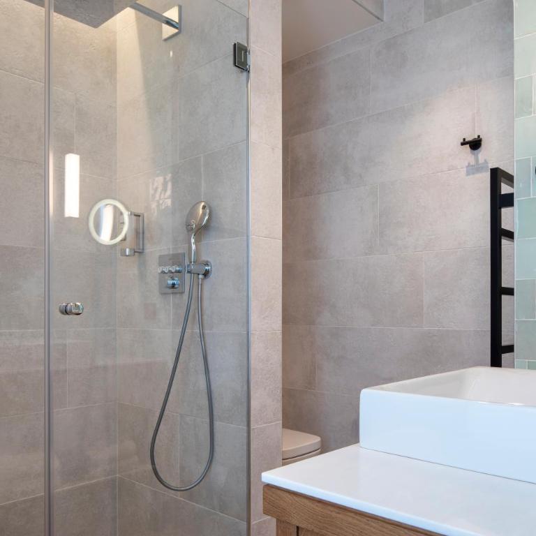 Hôtel des Champs-Elysées - Deluxe Doppel-/Zweibettzimmer - 9