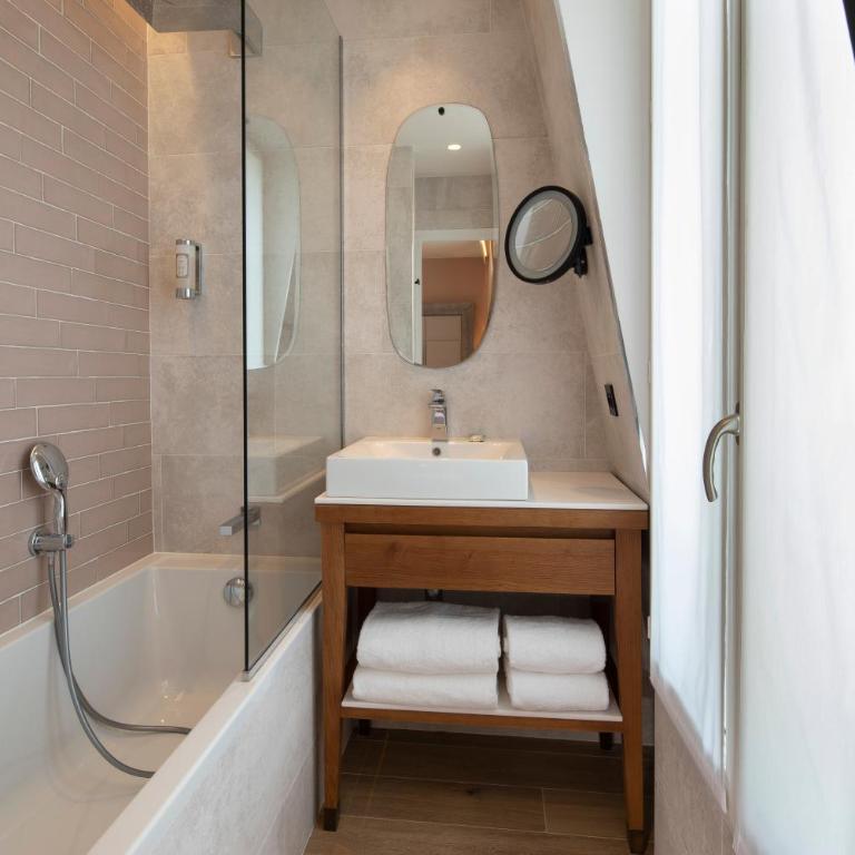 Hôtel des Champs-Elysées - Deluxe Doppel-/Zweibettzimmer - 5