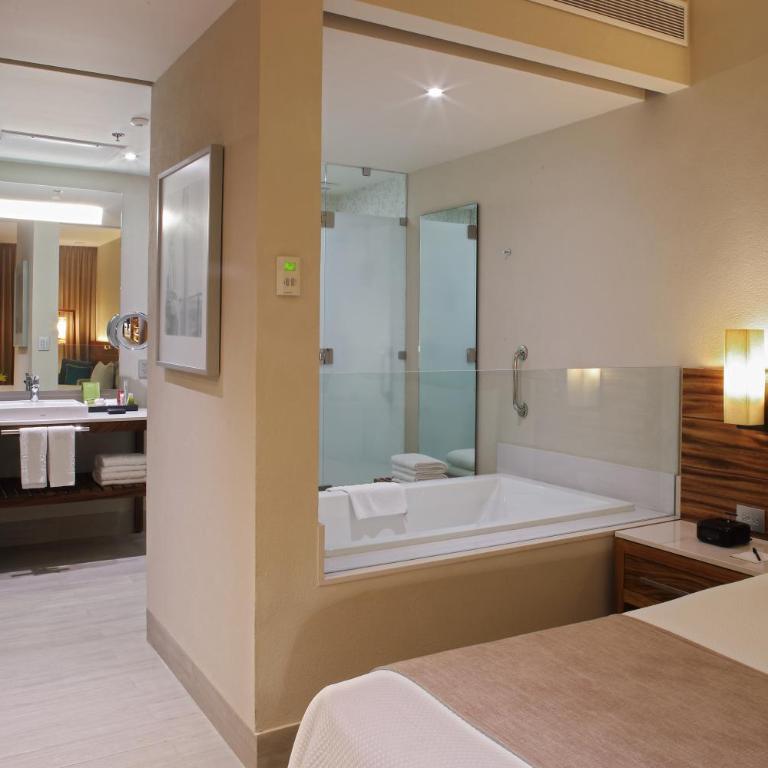 Emporio Cancun - Buy All Inclusive Option - Suite Deluxe - Cama extragrande - Frente al océano - 3