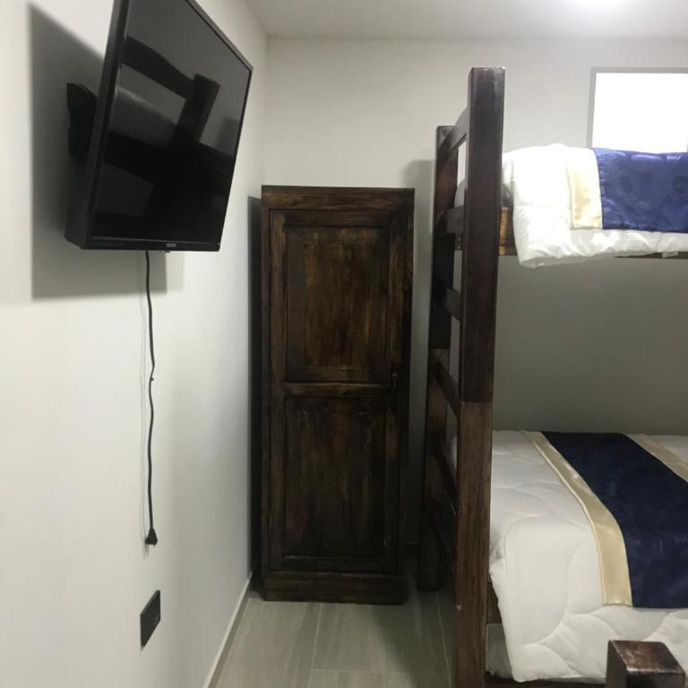 Hotel Palmi - Triple Room with Shared Bathroom - 2