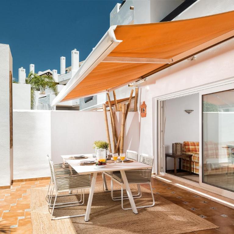 Stunning Modern Apt Frontline beach - RDR206 - Two-Bedroom Apartment - 20