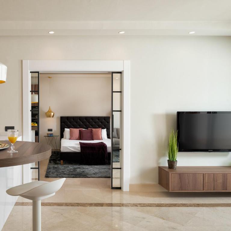 Stunning Modern Apt Frontline beach - RDR206 - Two-Bedroom Apartment - 13