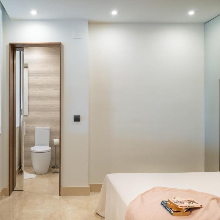 Stunning Modern Apt Frontline beach - RDR206 - Two-Bedroom Apartment - 4