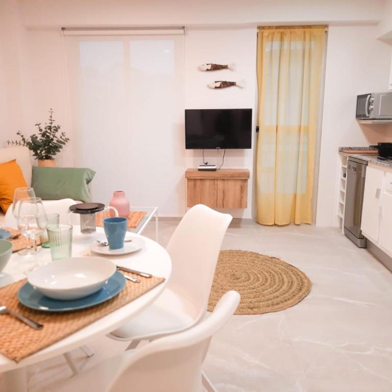 Bonefish Apartment - Three-Bedroom Apartment - 5