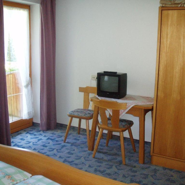 Appartement Pension Grasser - Doppelzimmer mit Balkon - 2