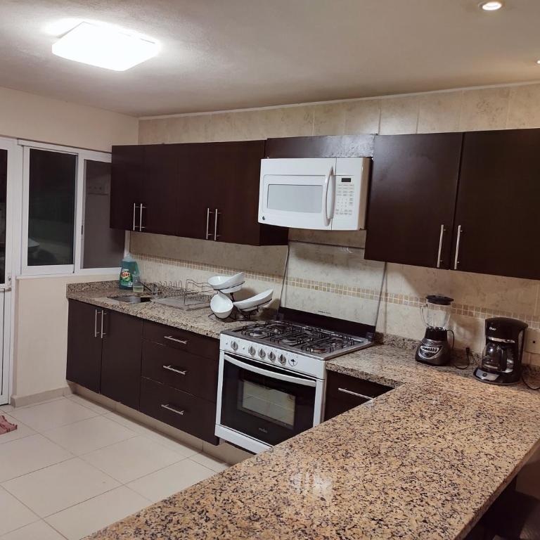 Casa Diamante en Zona Diamante - Three-Bedroom Townhouse - 7