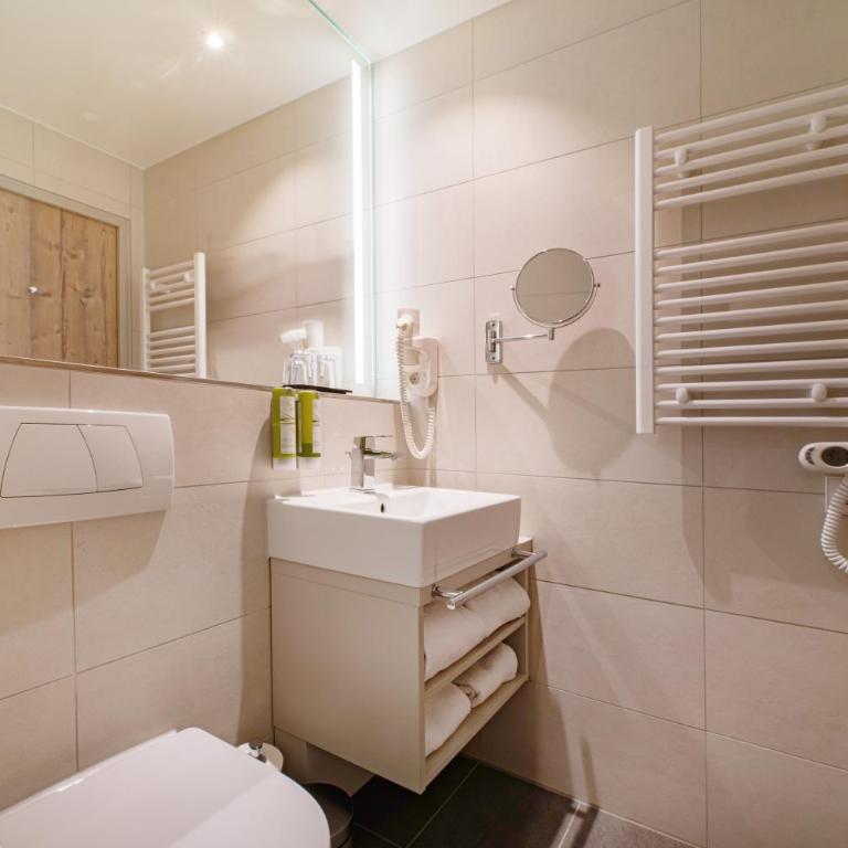 feelMOOR - Gesundresort Bad Wurzach - Zimmer mit Queensize-Bett und Balkon - 8