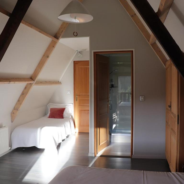 L'Herbe Haute - Chambre Triple - Vue sur Jardin - 6