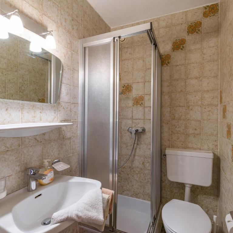 Weberhof Hopfgarten - Doppelzimmer mit Balkon - 2