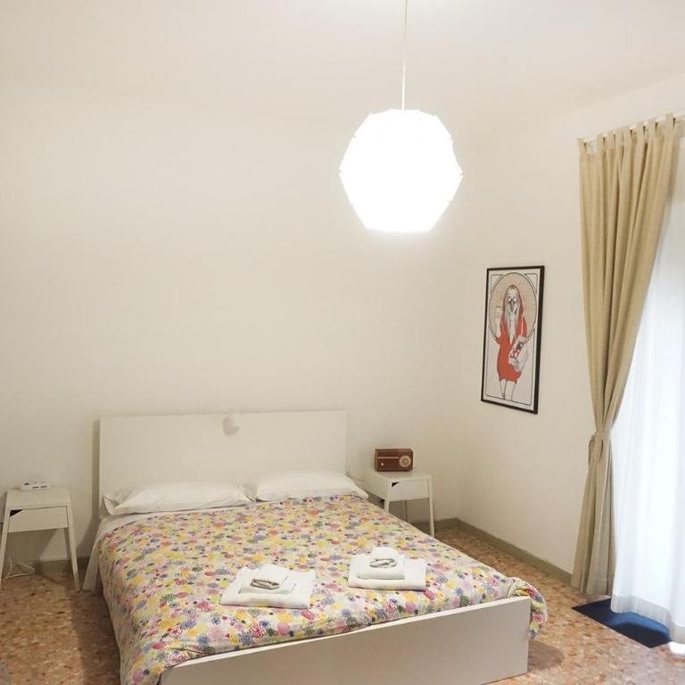 Bed a Cavour - Camera Matrimoniale Deluxe con Balcone - 6