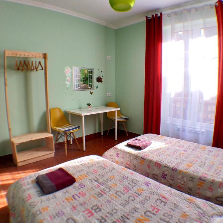 GoodHouse - Habitación Doble con baño compartido - 2 camas - 6
