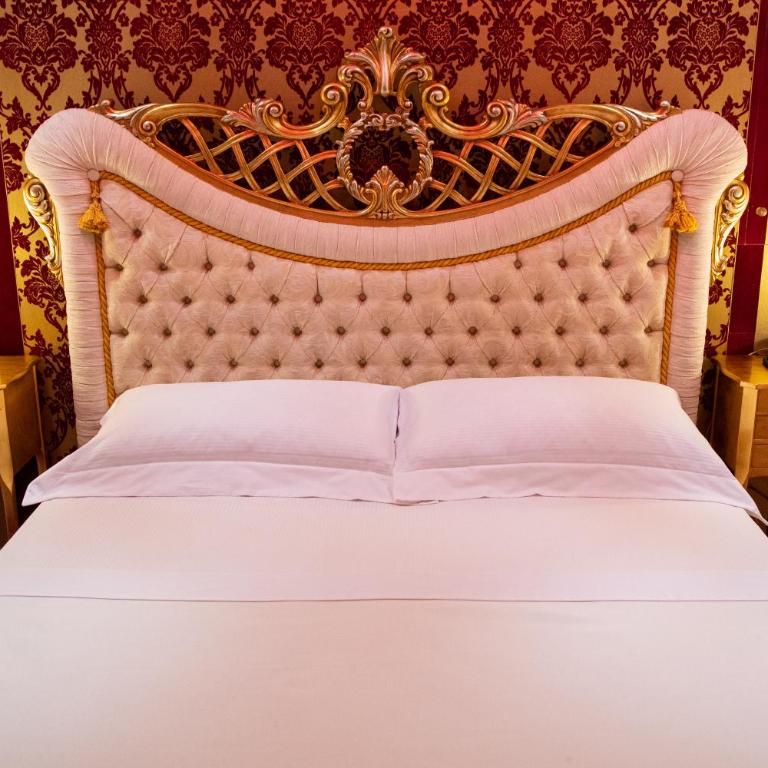 Erossuite GuestHouse - Zimmer mit Queensize-Bett und Whirlpool-Badewanne - 10
