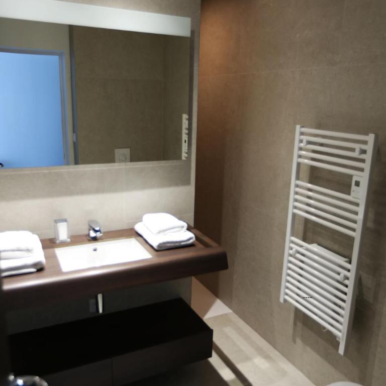 VILLA MIAMI - Chambre Double - Vue sur Piscine - 11