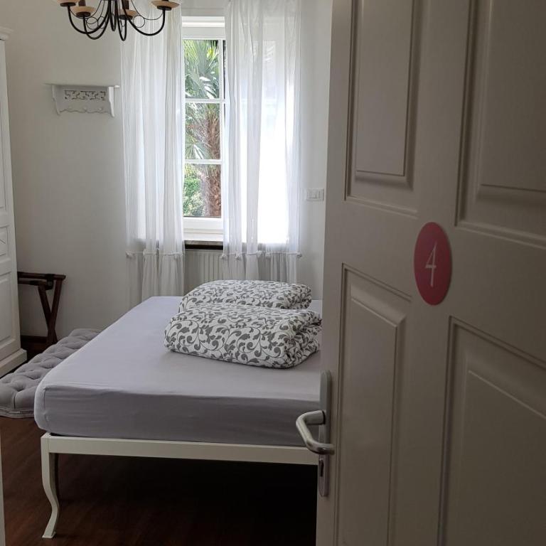 Garni Villa Tyrol - Adults Only - Camera Queen con Vista Piscina - 1
