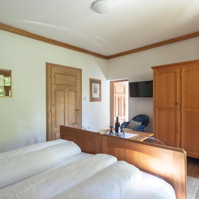 Schloss-Castel Pienzenau - Guestrooms & Apartments - B&B-Hotel & Restaurant - Camera Matrimoniale con Vista Giardino - 5