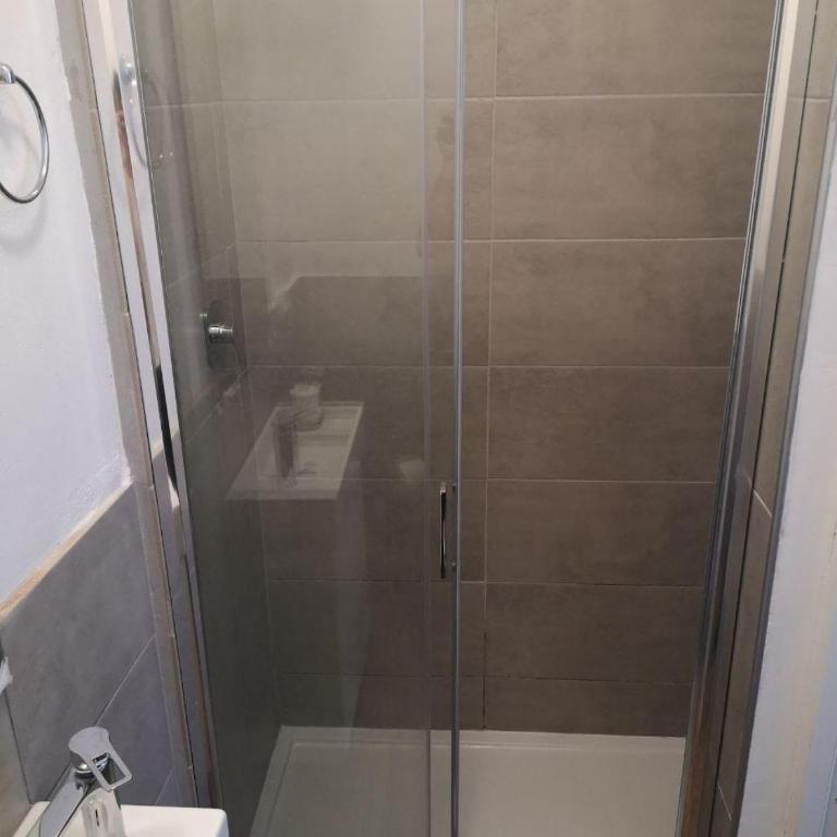 CAMERA e BAGNO PRIVATO a 3 minuti dalla Stazione - Double Room with Terrace - 6