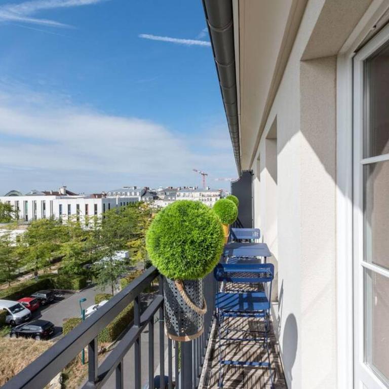 Les Celtes Disneyland - Three-Bedroom Apartment - 12