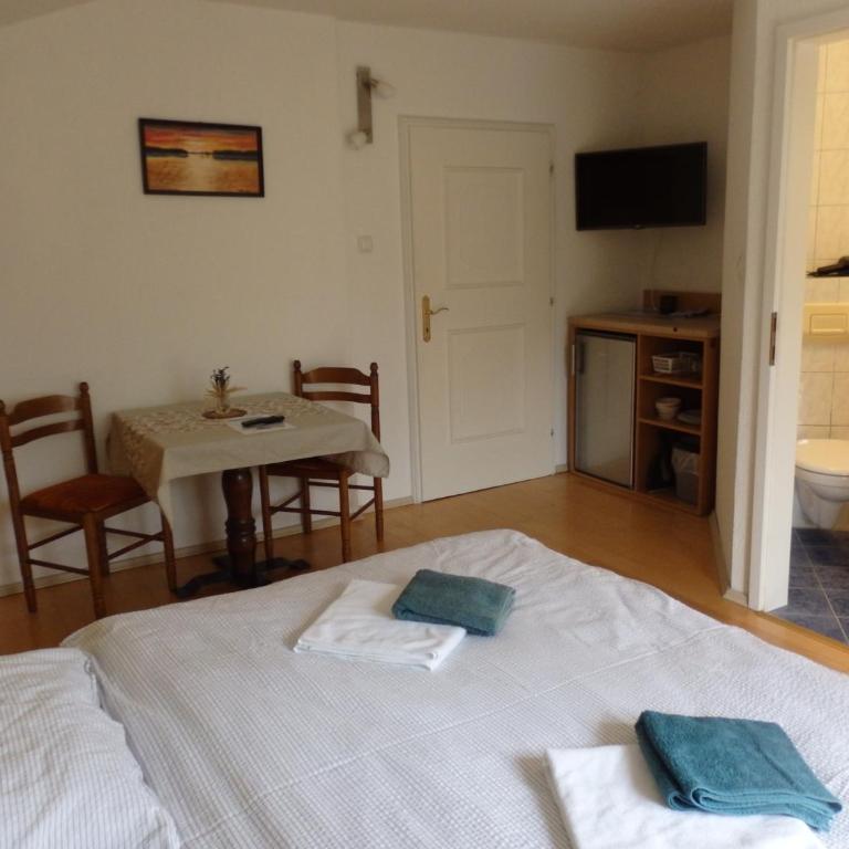 Pension Dagmar Tauplitz - Doppelzimmer mit Bergblick - 1