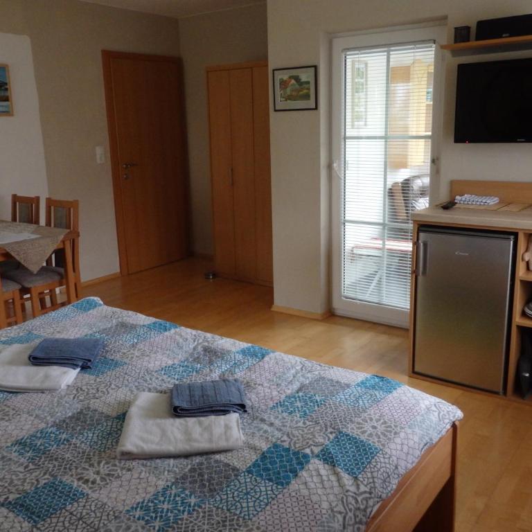 Pension Dagmar Tauplitz - Familienzimmer mit Gemeinschaftsbad - 4