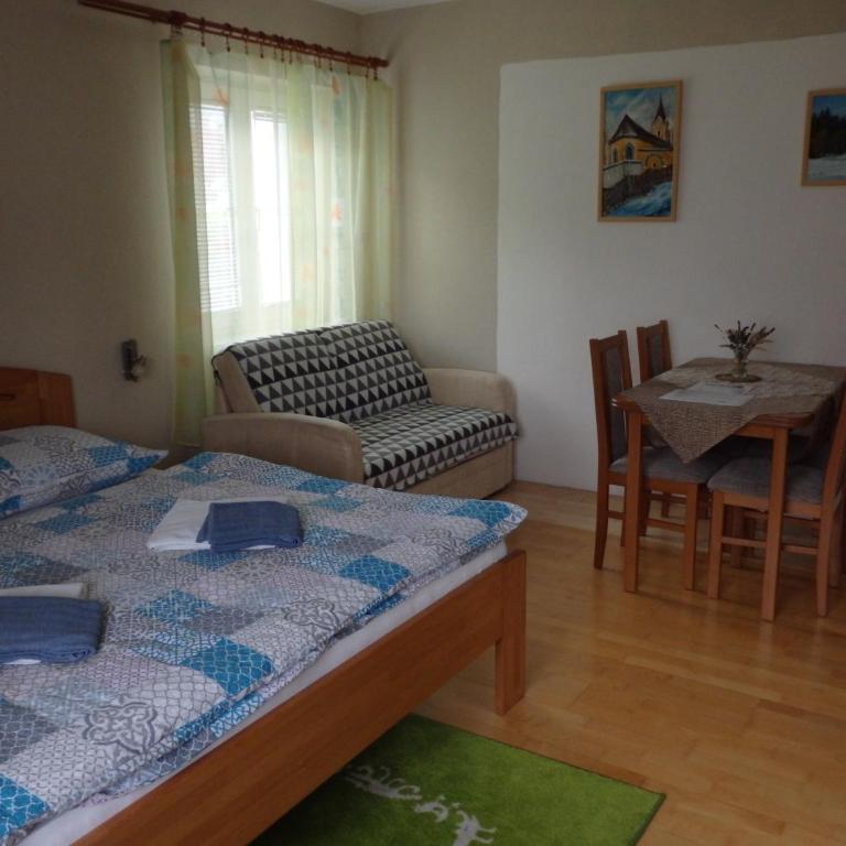 Pension Dagmar Tauplitz - Familienzimmer mit Gemeinschaftsbad - 1