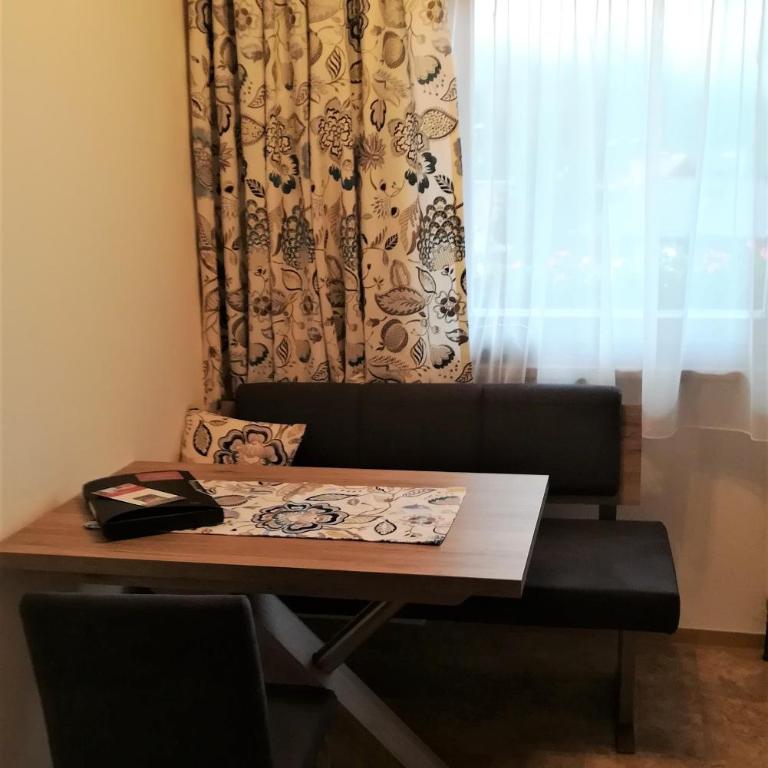 Gästehaus Hochmuth - Apartment mit 1 Schlafzimmer und Balkon - 2