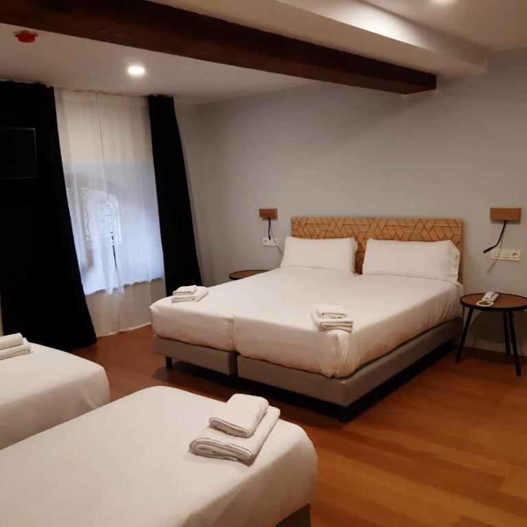 Hotel Puerto de Llanes - Standard Quadruple Room - 1