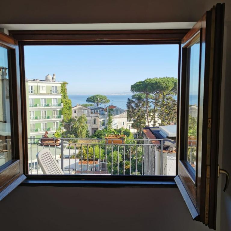 Rossy House Sorrento - Appartamento con 2 Camere da Letto - 2
