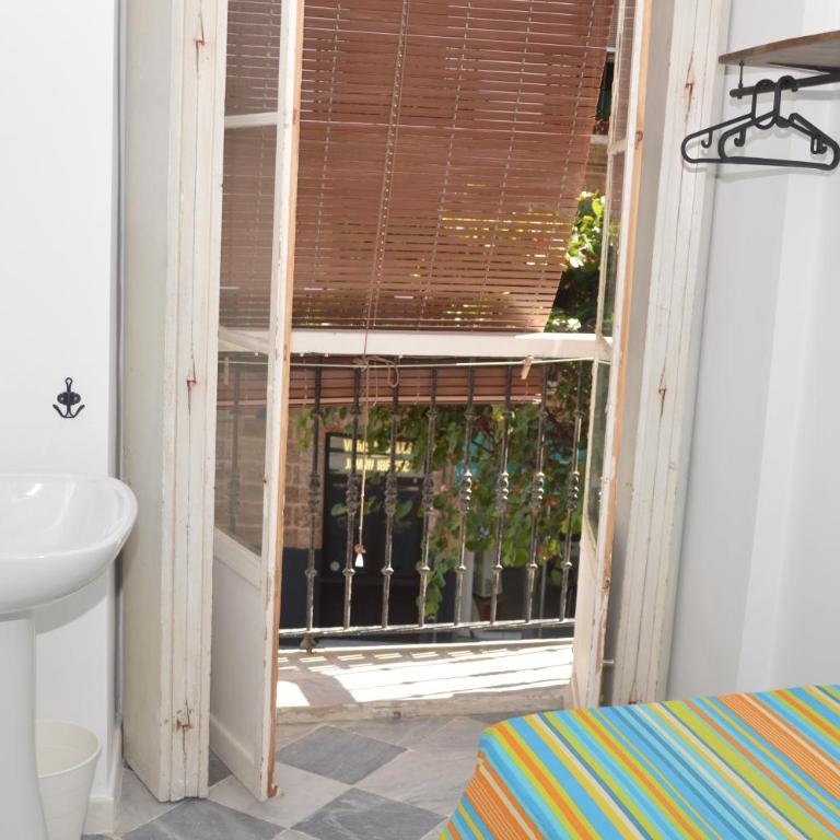 Pensión Las Cuatro Naciones - Habitación Individual con baño compartido - 2