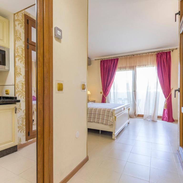 Benal Beach Studio - Self Check-In - Steps from Benalmádena Costa Beach - Studio with Balcony - 11