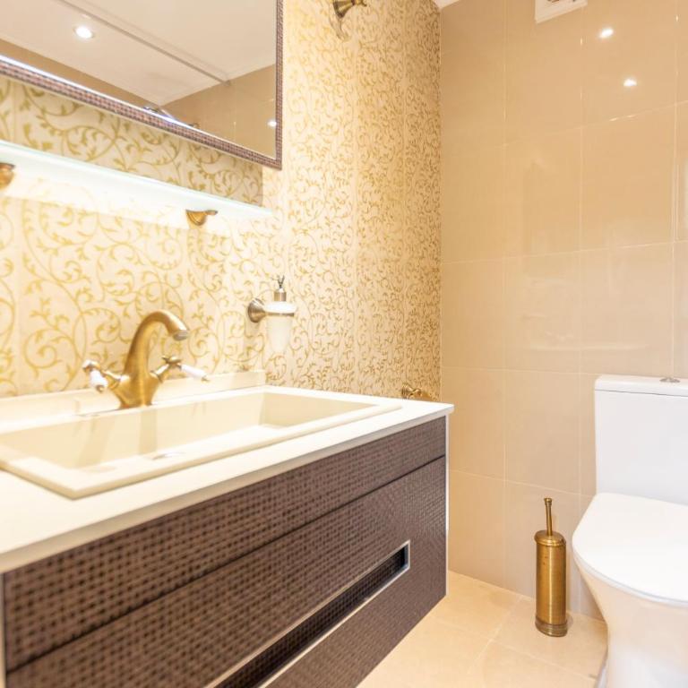 Benal Beach Studio - Self Check-In - Steps from Benalmádena Costa Beach - Studio with Balcony - 4