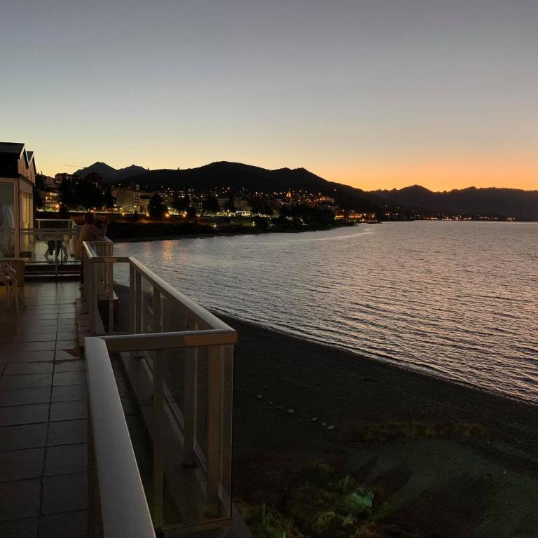 Bariloche costa del lago Ollagua, vista al lago panoramica, piscina, cochera - Apartamento con vistas al lago - 7