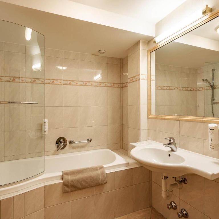 Hotel Berghof Mayrhofen - Standard Doppelzimmer - 12