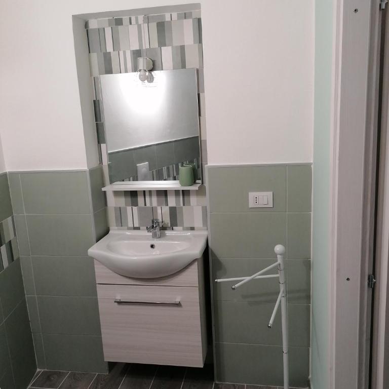La terrazza sul vicolo - Double Room with Private Bathroom - 2