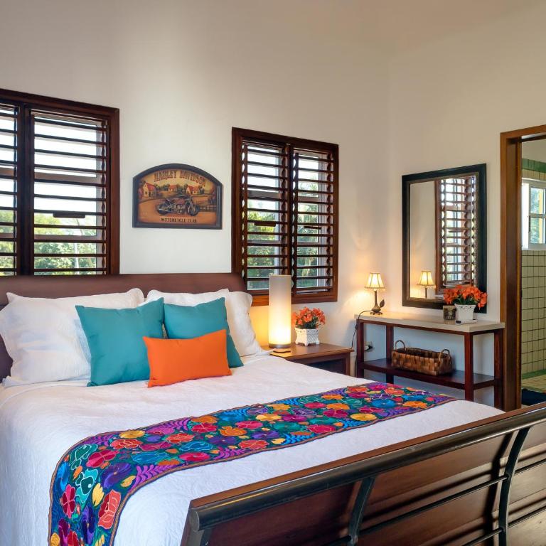 Casa Zarah - Hacienda Family Home - Pool and 2-Block to Beach - Three-Bedroom Villa - 9