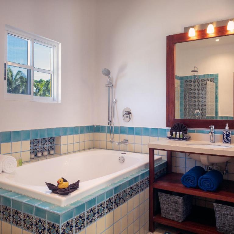 Casa Zarah - Hacienda Family Home - Pool and 2-Block to Beach - Three-Bedroom Villa - 14
