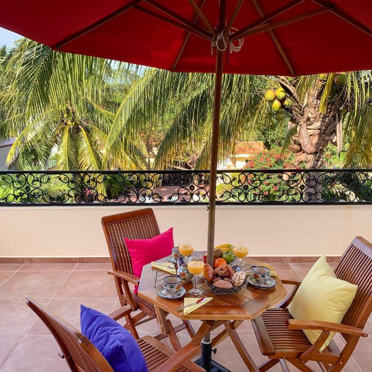 Casa Zarah - Hacienda Family Home - Pool and 2-Block to Beach - Three-Bedroom Villa - 8