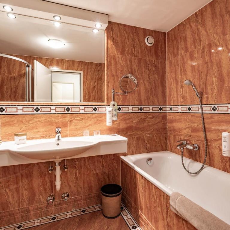 Hotel Berghof Mayrhofen - Penthouse Zimmer - 5