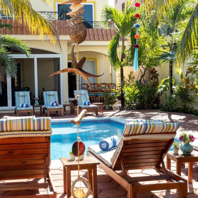 Casa Zarah - Hacienda Family Home - Pool and 2-Block to Beach - Three-Bedroom Villa - 3