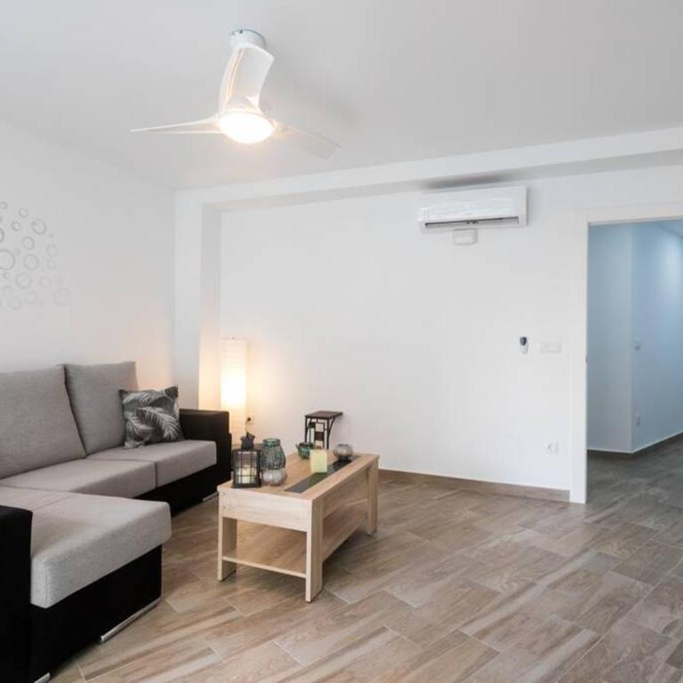 Espacioso y céntrico piso con zona chill-out - Apartment - 5
