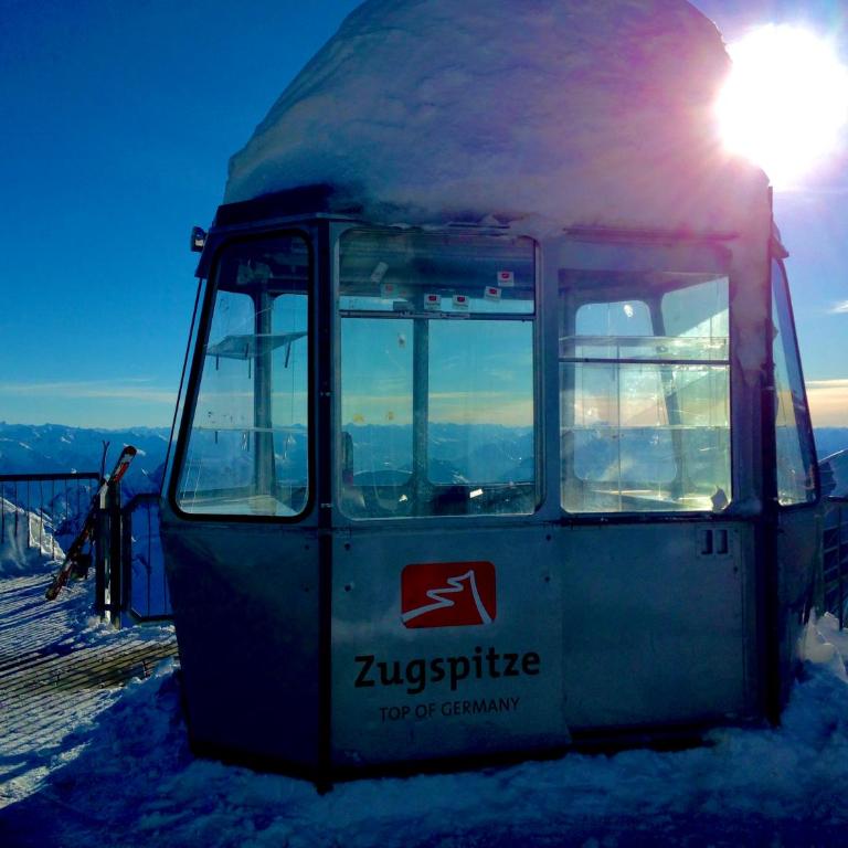 Alpine Escape Holiday Home with Mountain View - Ferienhaus - 29