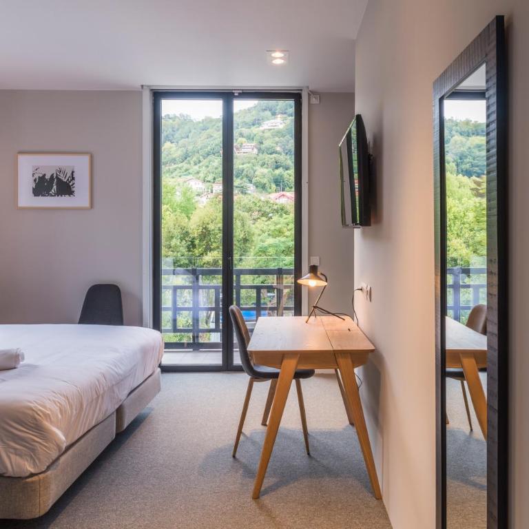 Bidaia Boutique Hotel - Habitación Doble Deluxe con terraza y vistas a la montaña - 2