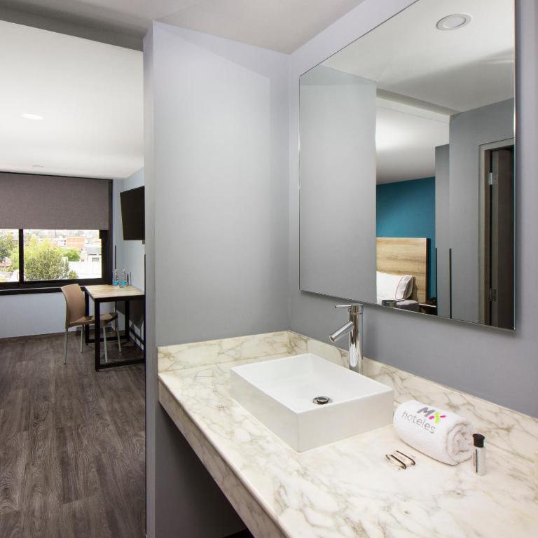 Hotel MX lagunilla CDMX, Trademark Collection by Wyndham - Standard Room with One Queen Bed- Non-Smoking - 5