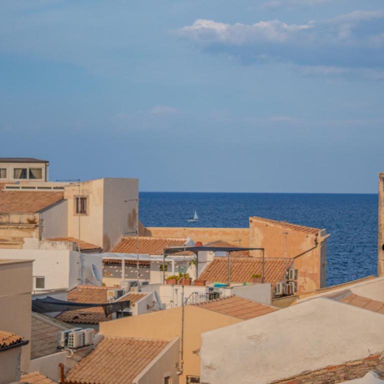 Maison Rouge Ortigia - Two-Bedroom House with Terrace - 59