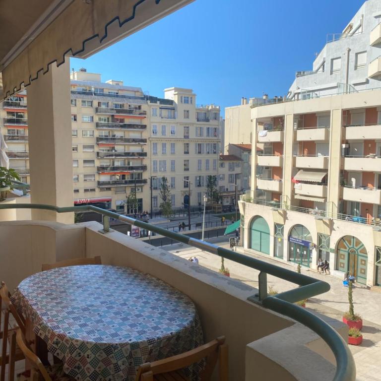 Palais des Arts, Proche Tram et Promenade - Appartement 1 Chambre - 3